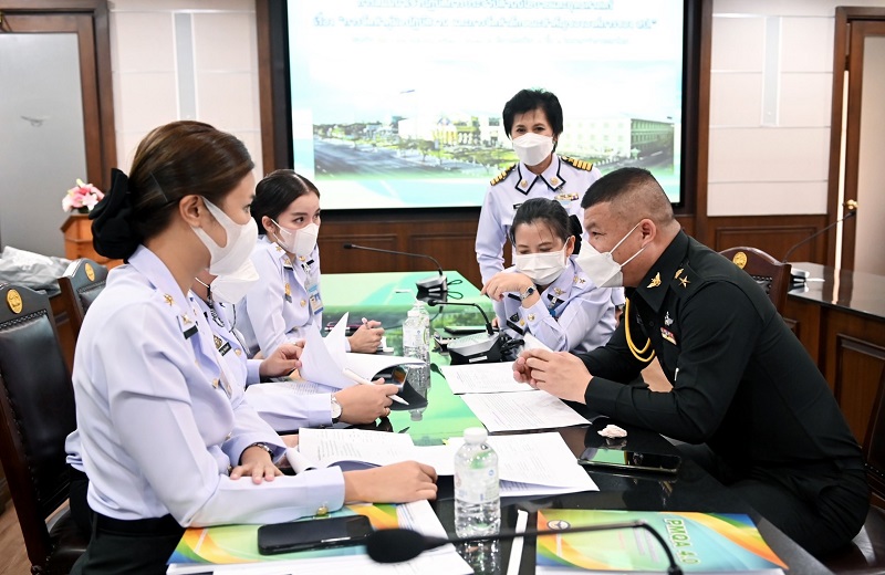 พ.อ.หญิง นันทกา ธรณีนิติญาณ ผอ.กสพร.สพร.กห. เป็นวิทยากรบรรยายในการสัมมนาเชิงปฏิบัติการประจำปี ด้านนโยบายและยุทธศาสตร์ เรื่อง “การจัดทำคู่มือปฏิบัติงาน และการจัดทำลักษณะสำคัญขององค์การของ สป.”