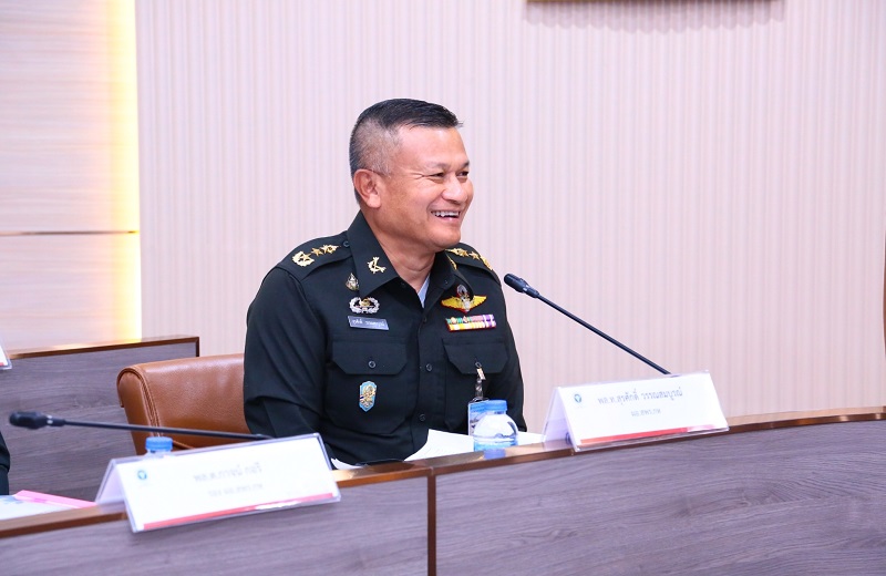 พล.ท.สุรศักดิ์ วรรณสมบูรณ์ ผอ.สพร.กห. ได้นำข้าราชการ สพร.กหเดินทางไปอบรมศึกษาดูงาน เพื่อเพิ่มประสิทธิภาพในการทำงาน ณ กรมควบคุมโรค จ.นนทบุรี