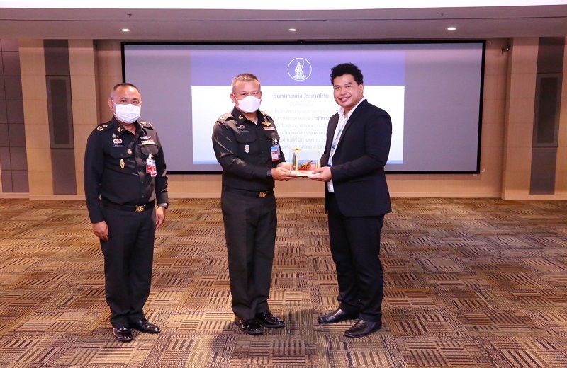 พล.ท.สุรศักดิ์ วรรณสมบูรณ์ ผอ.สพร.กห. ได้นำข้าราชการ สพร.กห. จำนวน 16 นาย เดินทางไปอบรมศึกษาดูงานเพื่อเพิ่มประสิทธิภาพการปฏิบัติงาน ณ ธนาคารแห่งประเทศไทย และได้เข้าเยี่ยมชมพิพิธภัณฑ์ธนาคารแห่งประเทศไทย ณ วังบางขุนพรหม