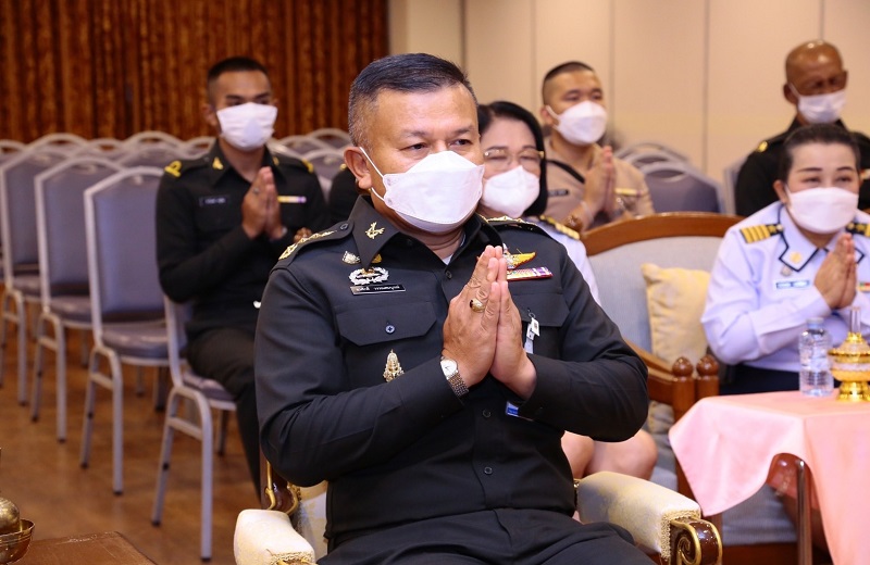 พล.ท.สุรศักดิ์ วรรณสมบูรณ์ ผอ.สพร.กห. พร้อมด้วยข้าราชการ สพร.กห. ร่วมทำบุญถวายภัตตาหารและเครื่องไทยธรรมแด่พระภิกษุสงฆ์ เนื่องใน วันคล้ายวันสถาปนาหน่วย สำนักพัฒนาระบบราชการกลาโหม (ครบรอบ 8 ปี)