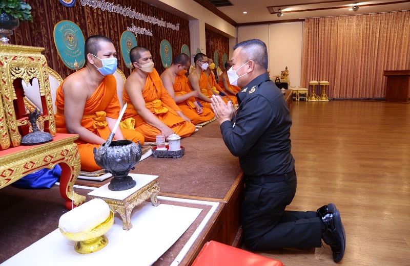 พล.ท.สุรศักดิ์ วรรณสมบูรณ์ ผอ.สพร.กห. พร้อมด้วยข้าราชการ สพร.กห. ร่วมทำบุญถวายภัตตาหารและเครื่องไทยธรรมแด่พระภิกษุสงฆ์ เนื่องใน วันคล้ายวันสถาปนาหน่วย สำนักพัฒนาระบบราชการกลาโหม (ครบรอบ 8 ปี)