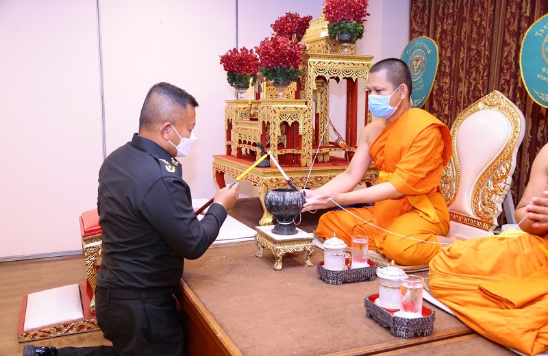 พล.ท.สุรศักดิ์ วรรณสมบูรณ์ ผอ.สพร.กห. พร้อมด้วยข้าราชการ สพร.กห. ร่วมทำบุญถวายภัตตาหารและเครื่องไทยธรรมแด่พระภิกษุสงฆ์ เนื่องใน วันคล้ายวันสถาปนาหน่วย สำนักพัฒนาระบบราชการกลาโหม (ครบรอบ 8 ปี)