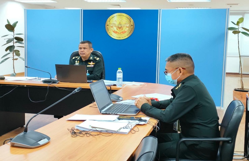 พล.ต.กาจน์ กอรี รอง ผอ.สพร.กห. และ พ.อ.สมัย พุดพริ้ง นักวิชาการ ประจำ สพร.กห. เป็นวิทยากรบรรยายในหัวข้อ "การจัดการความรู้ (KM)"