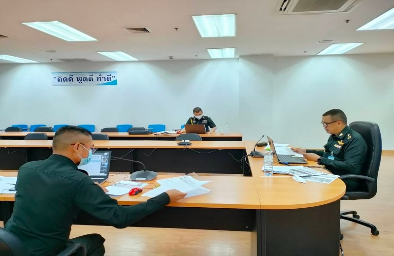 พล.ต.กาจน์ กอรี รอง ผอ.สพร.กห. และ พ.อ.สมัย พุดพริ้ง นักวิชาการ ประจำ สพร.กห. เป็นวิทยากรบรรยายในหัวข้อ "การจัดการความรู้ (KM)"