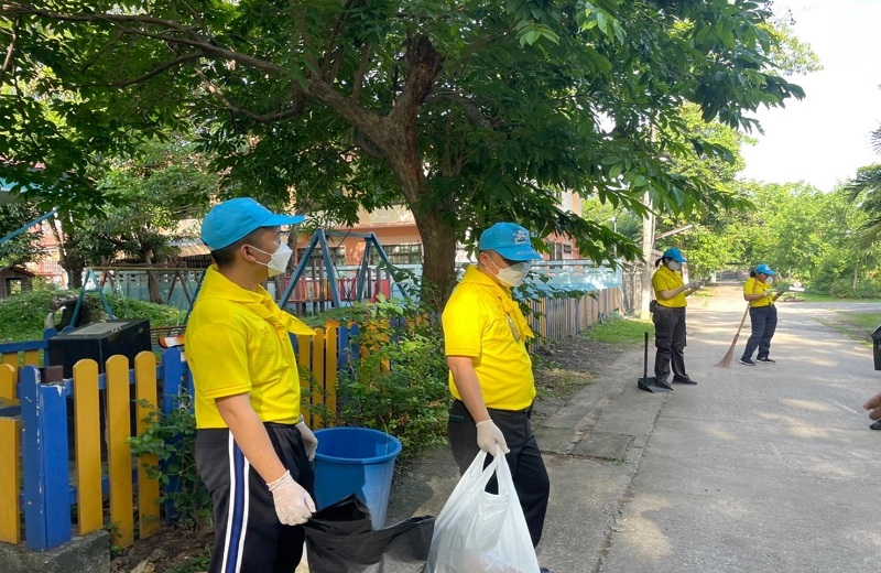 กำลังพล สพร.กห. เข้าร่วมกิจกรรมจิตอาสาบำเพ็ญสาธารณประโยชน์ ทำความสะอาด ปรับปรุงภูมิทัศน์ และบำเพ็ญสาธารณกุศล เฉลิมพระเกียรติเนื่องในโอกาสวันเฉลิมพระชนมพรรษาสมเด็จพระนางเจ้าฯ พระบรมราชินี (3 มิ.ย.65)