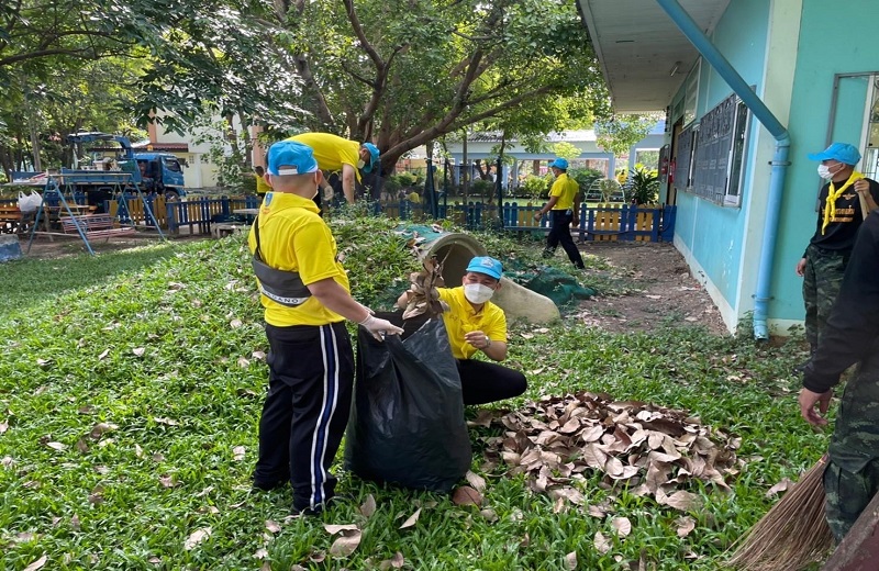 กำลังพล สพร.กห. เข้าร่วมกิจกรรมจิตอาสาบำเพ็ญสาธารณประโยชน์ ทำความสะอาด ปรับปรุงภูมิทัศน์ และบำเพ็ญสาธารณกุศล เฉลิมพระเกียรติเนื่องในโอกาสวันเฉลิมพระชนมพรรษาสมเด็จพระนางเจ้าฯ พระบรมราชินี (3 มิ.ย.65)