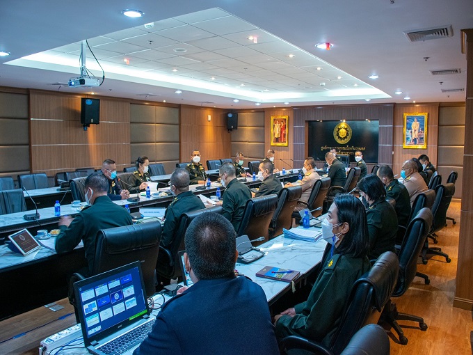 พล.ท.สุรศักดิ์ วรรณสมบูรณ์ ผอ.สพร.กห. นำคณะเข้าพบ พล.อ.ไพบูลย์ วรวรรณปรีชา ผอ.ศอพท. เพื่อประสานการปฏิบัติราชการด้านการพัฒนาระบบราชการ ประจำปีงบประมาณ พ.ศ.2565