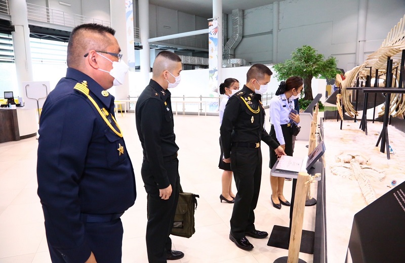 พล.ต.กฤษณ์ กิจวิวัฒนกุล รอง ผอ.สพร.กห. ได้นำข้าราชการ สพร.กห.จำนวน 16 นาย เดินทางไปศึกษาดูงาน ณ องค์การพิพิธภัณฑ์วิทยาศาสตร์แห่งชาติ (อพวช.)