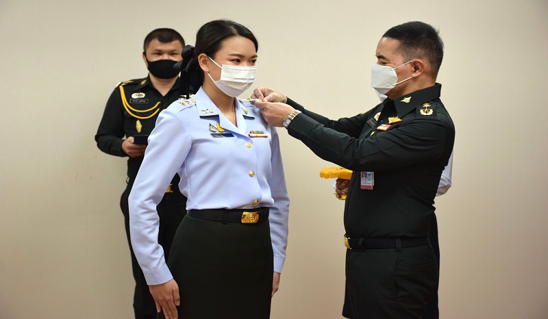 พิธีประดับยศ ร.อ.หญิง ชฎาภาฯ และ พ.จ.ท.หญิง สุภาวดีฯ