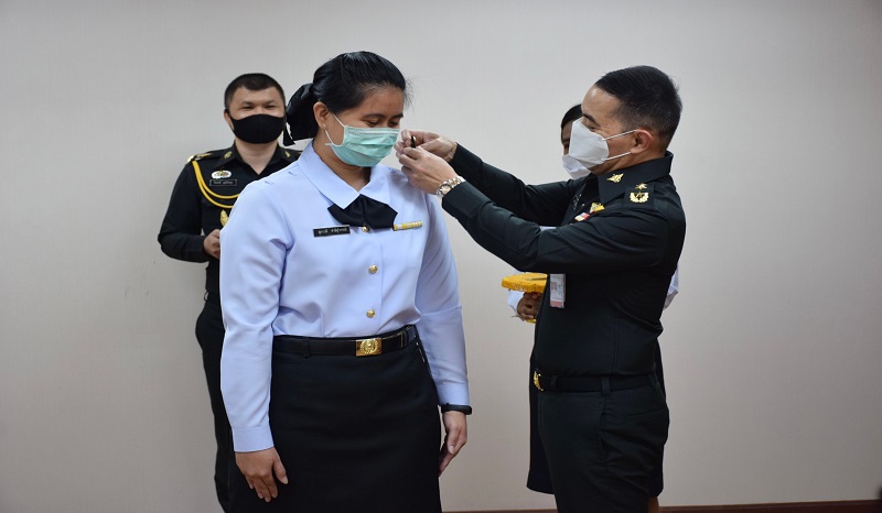 พิธีประดับยศ ร.อ.หญิง ชฎาภาฯ และ พ.จ.ท.หญิง สุภาวดีฯ