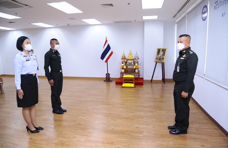 สพร.กห. จัดพิธีประดับยศให้แก่ข้าราชการ ที่ได้รับการเลื่อนยศที่สูงขึ้น จำนวน 2 นาย