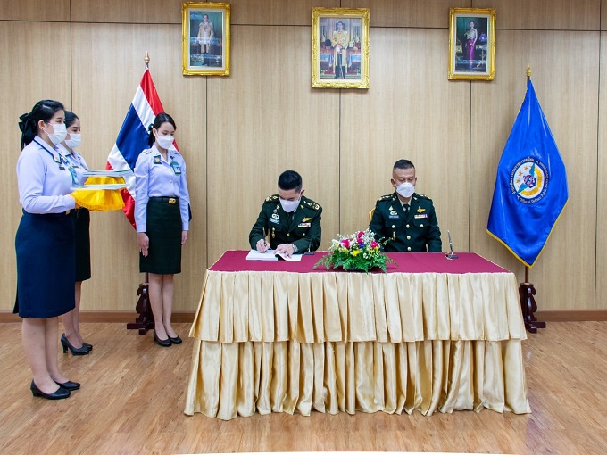 รับ - ส่งหน้าที่ ผอ.สพร.กห.