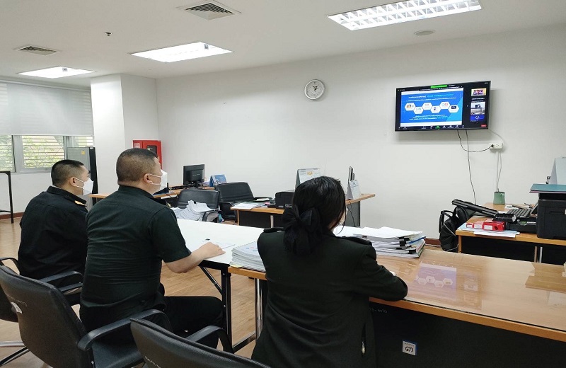 ข้าราชการ กสพร.สพร.กห. เข้าร่วมประชุมเสวนาเพื่อแลกเปลี่ยนเรียนรู้ เรื่อง “ไขกุญแจตัววัดสำคัญสู่การขับเคลื่อนความสำเร็จองค์การ ๔.๐” ผ่านสื่ออิเล็กทรอนิกส์ (Zoom) จาก สำนักงาน ก.พ.ร