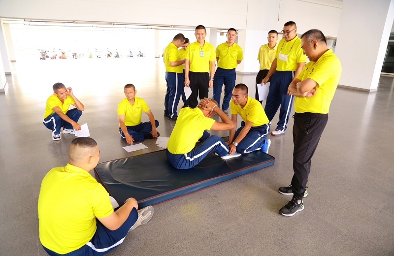 พล.ท.สุรศักดิ์ วรรณสมบูรณ์ ผอ.สพร.กห. นำกำลังพล สพร.กห. เข้าร่วมการทดสอบสมรรถภาพร่างกาย ประจำปีงบประมาณ พ.ศ.2566 ครั้งที่ 1 ณ ใต้อาคารที่พักนายทหารสัญญาบัตร (น.1)