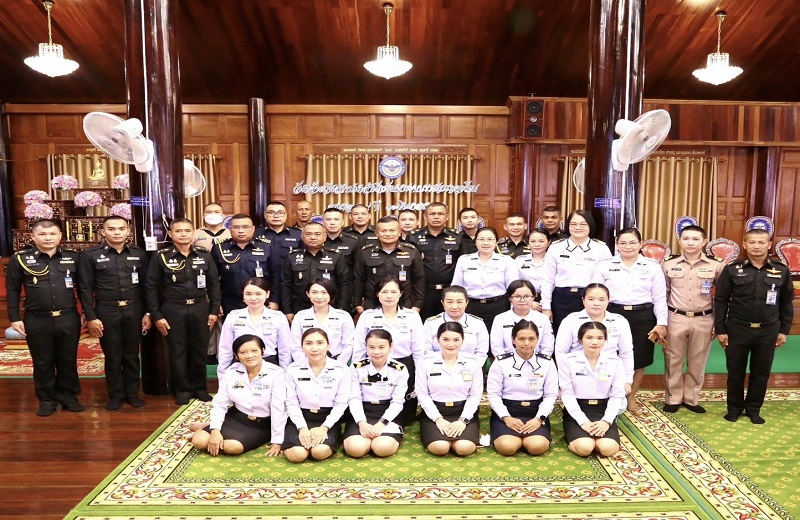 พล.ท.สุรศักดิ์ วรรณสมบูรณ์ ผอ.สพร.กห. พร้อมด้วยกำลังพล สพร.กห. ร่วมทำบุญถวายภัตตาหารและผ้าไตรจีวร แด่พระภิกษุสงฆ์ เนื่องในวันคล้ายวันสถาปนา สพร.กห. ประจำปี 2566 ครบรอบปีที่ 9 ณ วัดช่องลม จ.นนทบุรี