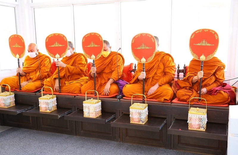 กิจกรรม พบกันวันพระ พบพระพบธรรม คณะสงฆ์จากวัดชินวราราม มาเจริญพระพุทธมนต์ และรับสังฆทาน ณ หอพระ สป.พื้นที่ศรีสมาน โดยมี พล.อ.จิรวิทย์ เดชจรัสศรี ผอ.ศอพท. และ พล.ท.สุรศักดิ์ วรรณสมบูรณ์ ผอ.สพร.กห. ร่วมเป็นประธานในพิธี