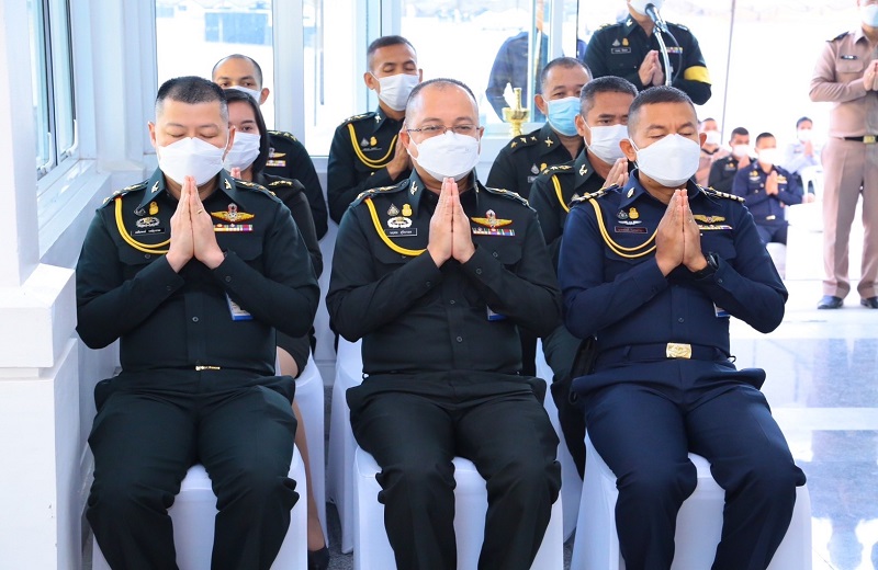 กิจกรรม พบกันวันพระ พบพระพบธรรม คณะสงฆ์จากวัดชินวราราม มาเจริญพระพุทธมนต์ และรับสังฆทาน ณ หอพระ สป.พื้นที่ศรีสมาน โดยมี พล.อ.จิรวิทย์ เดชจรัสศรี ผอ.ศอพท. และ พล.ท.สุรศักดิ์ วรรณสมบูรณ์ ผอ.สพร.กห. ร่วมเป็นประธานในพิธี