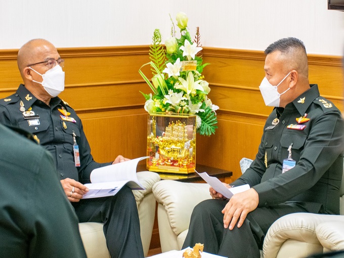 พล.ท.สุรศักดิ์ วรรณสมบูรณ์ ผอ.สพร.กห. นำคณะเข้าพบ พล.อ.จิรวิทย์ เดชจรัสศรี จก.สม. เพื่อประสานการปฏิบัติราชการด้านการพัฒนาระบบราชการ ประจำปีงบประมาณ พ.ศ.2565
