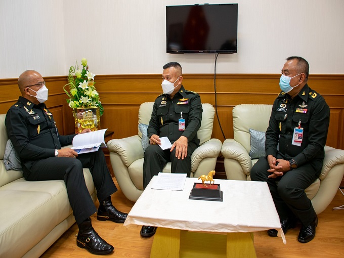 พล.ท.สุรศักดิ์ วรรณสมบูรณ์ ผอ.สพร.กห. นำคณะเข้าพบ พล.อ.จิรวิทย์ เดชจรัสศรี จก.สม. เพื่อประสานการปฏิบัติราชการด้านการพัฒนาระบบราชการ ประจำปีงบประมาณ พ.ศ.2565