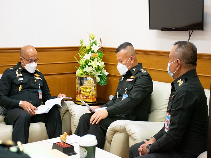 พล.ท.สุรศักดิ์ วรรณสมบูรณ์ ผอ.สพร.กห. นำคณะเข้าพบ พล.อ.จิรวิทย์ เดชจรัสศรี จก.สม. เพื่อประสานการปฏิบัติราชการด้านการพัฒนาระบบราชการ ประจำปีงบประมาณ พ.ศ.2565