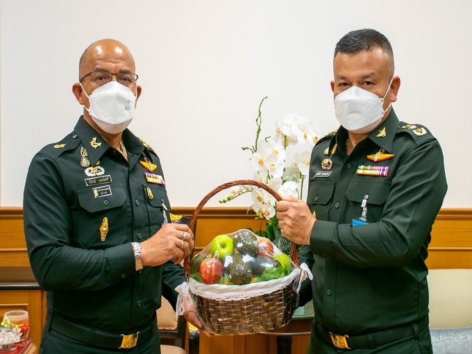 พล.ท.สุรศักดิ์ วรรณสมบูรณ์ ผอ.สพร.กห. นำคณะเข้าพบ พล.อ.จิรวิทย์ เดชจรัสศรี จก.สม. เพื่อประสานการปฏิบัติราชการด้านการพัฒนาระบบราชการ ประจำปีงบประมาณ พ.ศ.2565