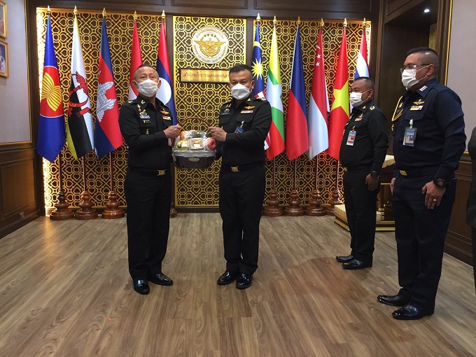 พล.ท.สุรศักดิ์ วรรณสมบูรณ์ ผอ.สพร.กห. นำคณะเข้าพบ พล.อ.นุชิต ศรีบุญส่ง ผอ.สนผ.กห. เพื่อประสานการปฏิบัติราชการด้านการพัฒนาระบบราชการ ประจำปีงบประมาณ พ.ศ.2565