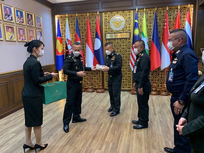 พล.ท.สุรศักดิ์ วรรณสมบูรณ์ ผอ.สพร.กห. นำคณะเข้าพบ พล.อ.นุชิต ศรีบุญส่ง ผอ.สนผ.กห. เพื่อประสานการปฏิบัติราชการด้านการพัฒนาระบบราชการ ประจำปีงบประมาณ พ.ศ.2565