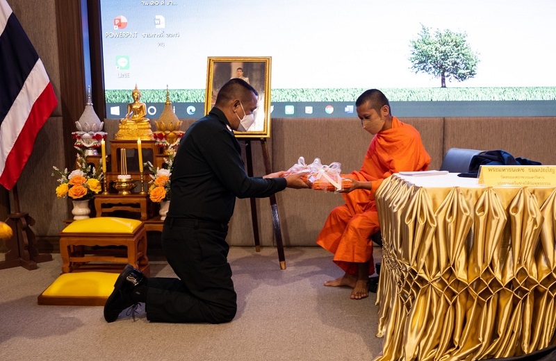 พล.ต.กาจน์ กอรี รอง ผอ.สพร.กห. พร้อมด้วยกำลังพล สพร.กห. เข้าร่วมการจัดการอบรมศีลธรรมให้กับข้าราชการ ลูกจ้าง และพนักงานราชการ ประจำเดือน ส.ค.65