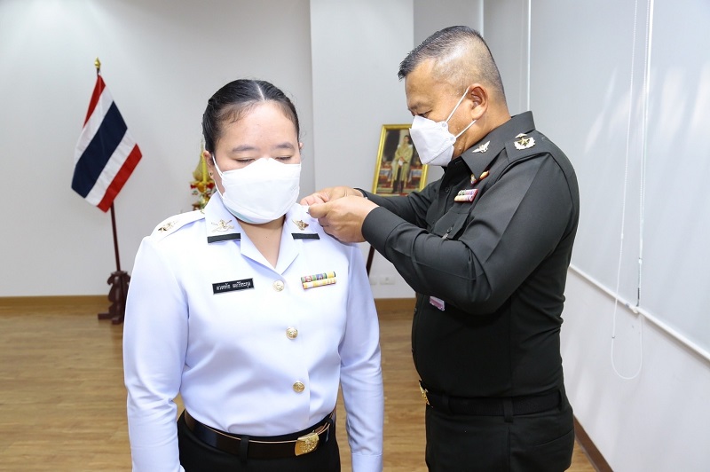 พิธีประดับเครื่องหมายยศนายทหารสัญญาบัตร ว่าที่ พ.ต.หญิง ดวงหทัย ผลวิริยะกุล ณ ห้องประชุม สพร.กห.