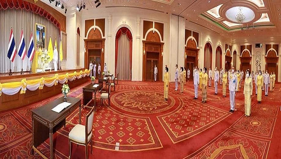 พล.ท.สุรศักดิ์ วรรณสมบูรณ์ ผอ.สพร.กห. ร่วมพิธีลงนามถวายพระพรชัยมงคล เนื่องในวันฉัตรมงคล (4 พ.ค.65) ณ ห้องพินิตประชานาถ ในศาลาว่าการกลาโหม