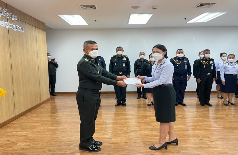 พล.ท.สุรศักดิ์ วรรณสมบูรณ์ ผอ.สพร.กห. ได้กรุณามอบทุนการศึกษาให้กับบุตรข้าราชการ สพร.กห. และมอบประกาศเกียรติบัตรข้าราชการดีเด่น ประจำเดือน ก.ค.65 ให้แก่ข้าราชการ สพร.กห.