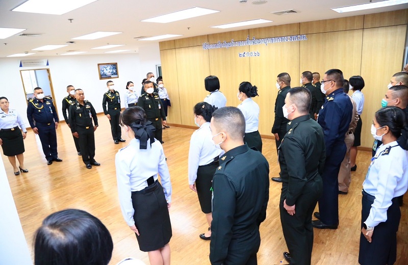 สพร.กห. จัดพิธีมอบใบประกาศเกียรติคุณให้กับกำลังพล สพร.กห. ที่ครบเกษียณอายุราชการ ประจำปีงบประมาณ พ.ศ. 2566 ณ ห้องประชุม สพร.กห.ชั้น 2 อาคาร สป.(ศรีสมาน)