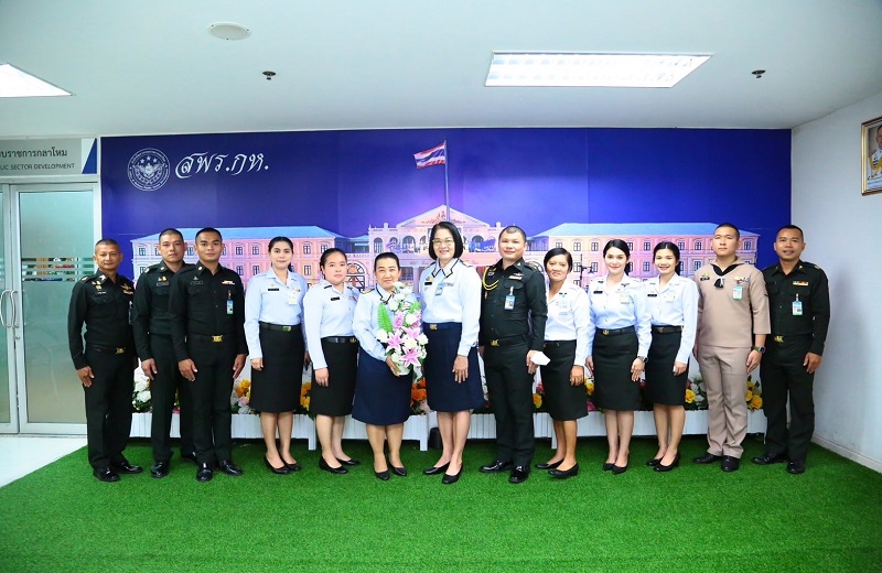 สพร.กห. จัดพิธีมอบใบประกาศเกียรติคุณให้กับกำลังพล สพร.กห. ที่ครบเกษียณอายุราชการ ประจำปีงบประมาณ พ.ศ. 2566 ณ ห้องประชุม สพร.กห.ชั้น 2 อาคาร สป.(ศรีสมาน)
