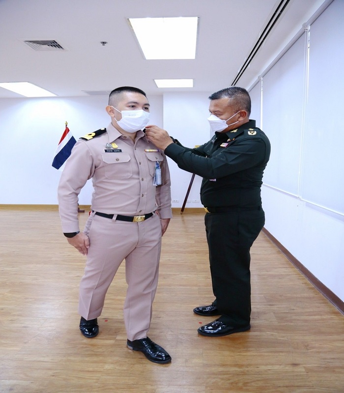 สพร.กห. จัดพิธีประดับยศ ให้แก่ข้าราชการ ที่ได้รับการเลื่อนยศที่สูงขึ้น จำนวน 2 นาย