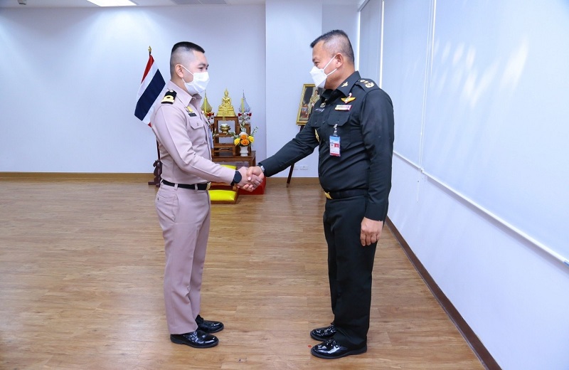 สพร.กห. จัดพิธีประดับยศ ให้แก่ข้าราชการ ที่ได้รับการเลื่อนยศที่สูงขึ้น จำนวน 2 นาย