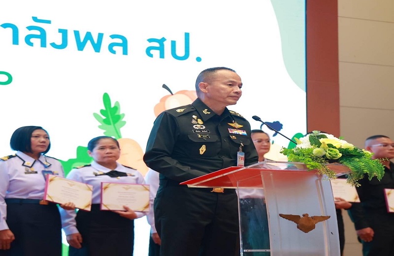 พลเอก สนิธชนก สังขจันทร์ ปลัดกระทรวงกลาโหม เป็นประธานในพิธีมอบโล่ห์รางวัลบุคคลต้นแบบ และหน่วยงานต้นแบบ ประจำปี 2566 “ โครงการลดพุง ลดโรค กำลังพล สป.” สพร.กห. ได้รับรางวัลรองชนะเลิศอันดับ 1 โดยมี พล.ท สุรศักดิ์ วรรณสมบูรณ์ ผอ.สพร.กห ขึ้นรับรางวัล ณ ห้องพินิจประชานาถ