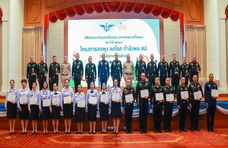 พลเอก สนิธชนก สังขจันทร์ ปลัดกระทรวงกลาโหม เป็นประธานในพิธีมอบโล่ห์รางวัลบุคคลต้นแบบ และหน่วยงานต้นแบบ ประจำปี 2566 “ โครงการลดพุง ลดโรค กำลังพล สป.” สพร.กห. ได้รับรางวัลรองชนะเลิศอันดับ 1 โดยมี พล.ท สุรศักดิ์ วรรณสมบูรณ์ ผอ.สพร.กห ขึ้นรับรางวัล ณ ห้องพินิจประชานาถ