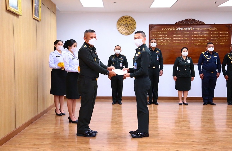 พล.ท.สุรศักดิ์ วรรณสมบูรณ์ ผอ.สพร.กห. ได้กรุณามอบประกาศนียบัตรให้แก่กำลังพลที่มีผลการเรียนดีเยี่ยมหลักสูตรนายทหารสารบรรณชั้นนายพัน ของ สป. ,พิธีมอบประกาศเกียรติคุณให้กับข้าราชการดีเด่น ของ สพร.กห.และ พิธีมอบทุนการศึกษาบุตร