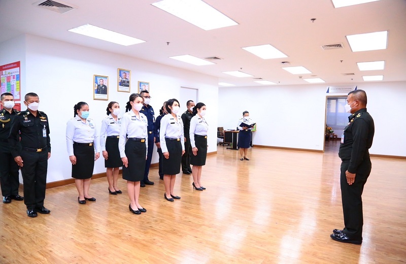 พล.ท.สุรศักดิ์ วรรณสมบูรณ์ ผอ.สพร.กห. ได้กรุณามอบประกาศนียบัตรให้แก่กำลังพลที่มีผลการเรียนดีเยี่ยมหลักสูตรนายทหารสารบรรณชั้นนายพัน ของ สป. ,พิธีมอบประกาศเกียรติคุณให้กับข้าราชการดีเด่น ของ สพร.กห.และ พิธีมอบทุนการศึกษาบุตร