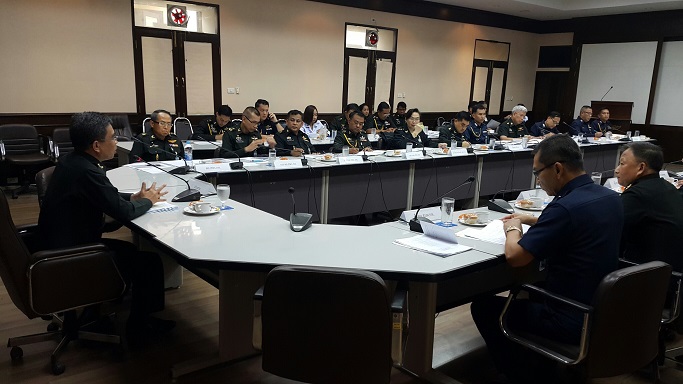 การประชุมเพื่อจัดทำร่างตัวชี้วัดภารกิจหลักของกระทรวงตามแนวทางการขับเคลื่อนประเทศ/แผนยุทธศาสตร์กระทรวง และตัวชี้วัดระหว่างกระทรวงที่มีเป้าหมายร่วมกัน (joint KPIs) และตัวชี้วัดภารกิจหลักของกรม เพื่อใช้ประกอบคำรับรองการปฏิบัติราชการของ สป. ประจำปีงบประมาณ พ.ศ.๒๕๖๐
