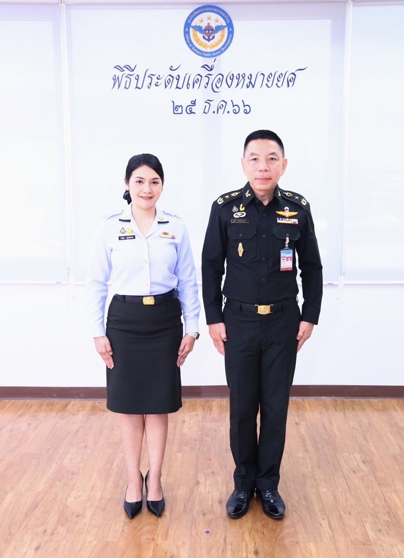 สพร.กห. จัดพิธีประดับยศ ให้แก่ข้าราชการที่ได้รับการเลื่อนยศสูงขึ้น จำนวน 1 นาย คือ จ.ส.ท.หญิง กฤติญา บุญปกครอง ตำแหน่ง เสมียนแผนกนโยบายและแผน