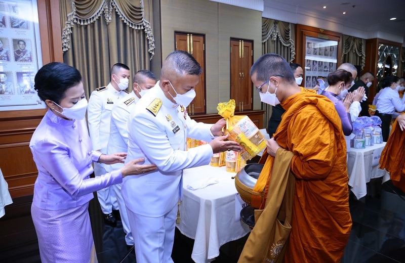 พล.ท.สุรศักดิ์ วรรณสมบูรณ์ ผอ.สพร.กห. พร้อมด้วยกำลังพล สพร.กห. เข้าร่วมกิจกรรมเฉลิมพระเกียรติเนื่องในโอกาสวันเฉลิมพระชนมพรรษาสมเด็จพระนางเจ้าฯ พระบรมราชินี (3 มิ.ย.65)