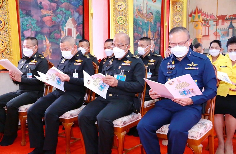 พล.ท.สุรศักดิ์ วรรณสมบูรณ์ ผอ.สพร.กห.เข้าร่วมพิธี พร้อมด้วยกำลังพล สพร.กห น้อมใจกันสวดมนต์บูชาธรรม อธิษฐานจิต ถวายพระพรชัยมงคล ณ พระอุโบสถ วัดชินวราราม วรวิหาร จ.ปทุมธานี