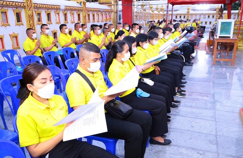 พล.ท.สุรศักดิ์ วรรณสมบูรณ์ ผอ.สพร.กห.เข้าร่วมพิธี พร้อมด้วยกำลังพล สพร.กห น้อมใจกันสวดมนต์บูชาธรรม อธิษฐานจิต ถวายพระพรชัยมงคล ณ พระอุโบสถ วัดชินวราราม วรวิหาร จ.ปทุมธานี