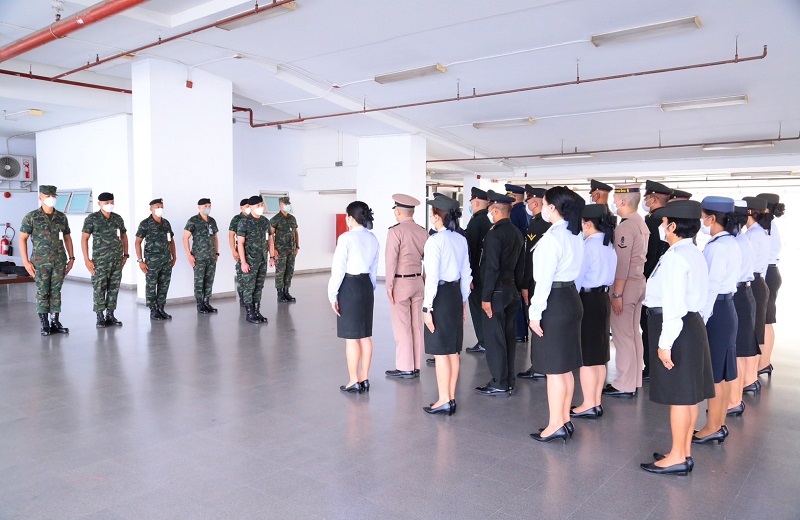 สพร.กห. ได้จัดให้มีการฝึกทบทวนท่าบุคคลเบื้องต้น เพื่อให้กำลังพลของ สพร.กห. มีบุคลิกลักษณะทหาร ถูกต้อง ตามระเบียบวินัย และแบบธรรมเนียมของทหาร ณ ใต้อาคารที่พักนายทหารสัญญาบัตร (น.1)