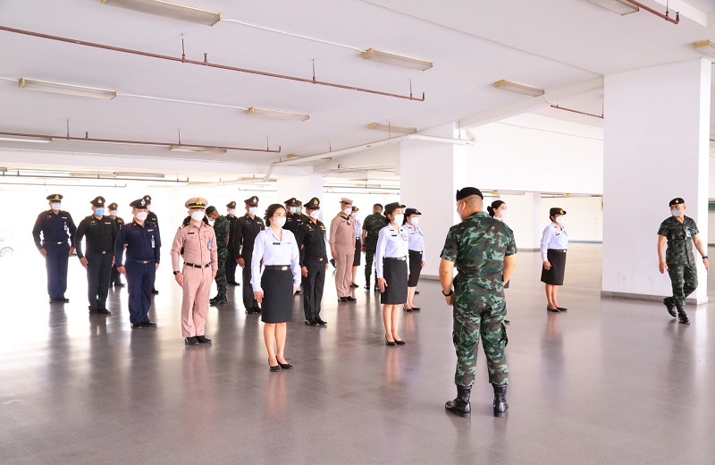 สพร.กห. ได้จัดให้มีการฝึกทบทวนท่าบุคคลเบื้องต้น เพื่อให้กำลังพลของ สพร.กห. มีบุคลิกลักษณะทหาร ถูกต้อง ตามระเบียบวินัย และแบบธรรมเนียมของทหาร ณ ใต้อาคารที่พักนายทหารสัญญาบัตร (น.1)