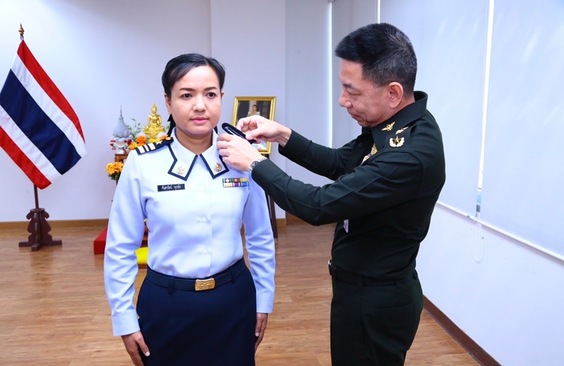 สพร.กห. จัดพิธีประดับยศ ให้แก่ข้าราชการที่ได้รับการเลื่อนยศสูงขึ้น จำนวน 2 นาย