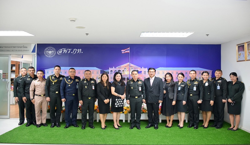 เจ้าหน้าที่โรงแรม Century Park Hotel เข้าเยี่ยม ผอ.สพร.กห.